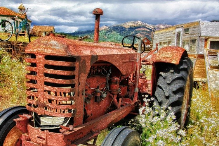 tractor-371250_1280-750x499